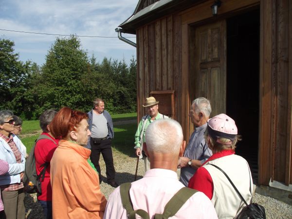 przyjęci byliśmy przez księdza seniora Wojciecha Bukowińskiego - byłego proboszcza parafii i przekazał dzieje okolicy, udostępnił kościoły.