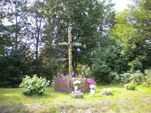 Krzyż - tutaj śpiewa się majówki