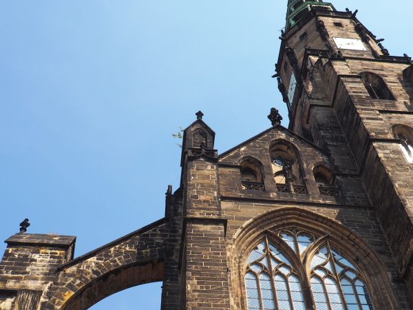 Katedra Świdnicka - n/z największe okno gotyckie na Śląsku. Wymiary okna : 6 m szerokości i 18 m wysokości - a zatem jego powierzchnia obejmuje ponad 100 m kw.