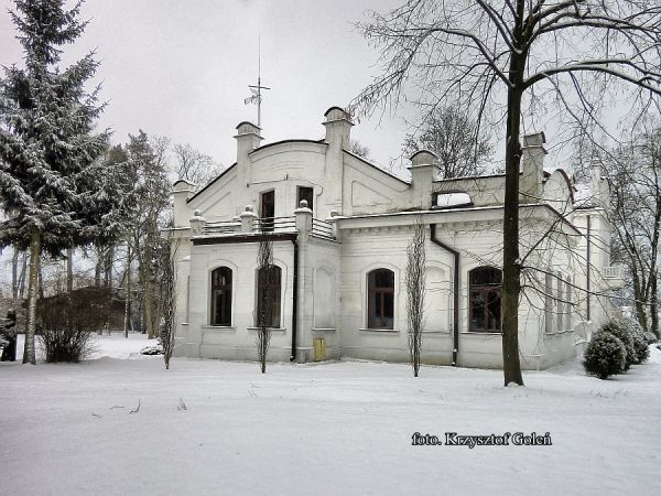Kraczewice. Pałac wybudowany w latach 1912 - 1914 przez niemiecką rodzinę Gerliczów. Foto. Krzysztof Goleń