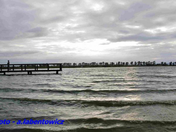 Powierzchnia 35 ha, powierzchnia powodziowa 57 ha, pojemność całkowita 1,5 mln m3