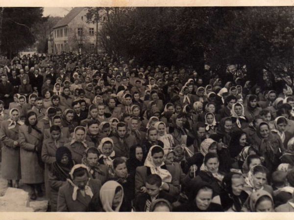 Procesja na Boże Ciało od strony Skorzynic .Rok ok 1960 r