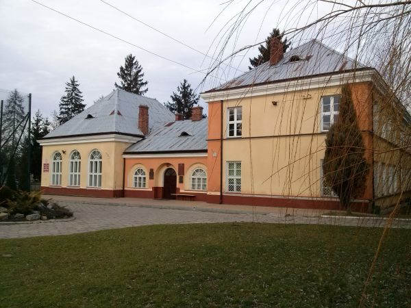 Liceum Ogólnokształcące w Chobrzanach