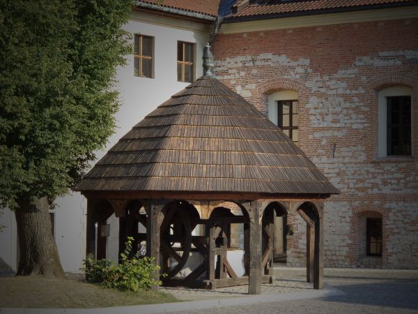 Studnia w opactwie w Tyńcu