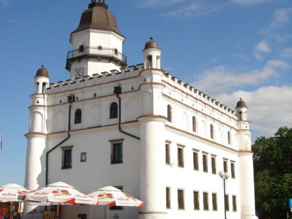 Poznorenesansowy ratusz, wybudowany w latach 1602 - 1629