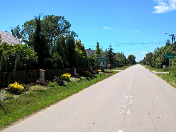 Koniec Brzostkowa początek Pawłowa  a właściwie to jeden megalopolis.