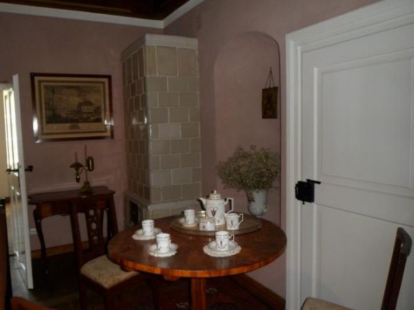 w dworku Chopina, warto poznać dzieje tych obiektów - i dziękować losowi, że wogóle, itd.