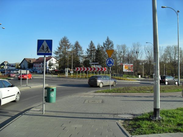 Wjazd z ulicy Skarszewskiej na Rondo Wałaszewskiego