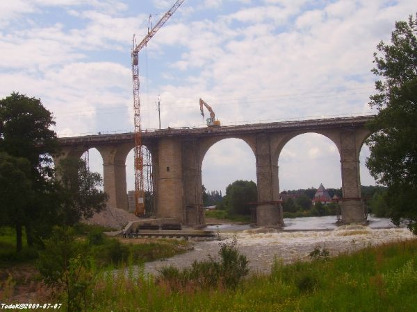 Wiadukt wzniesiony w 1844-46 (2 lata), modernizacja dużo dłuższa.