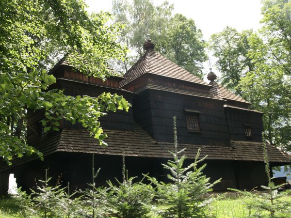 Inne ujęcie cerkwi.