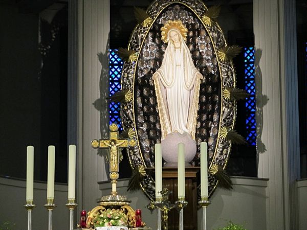 Bazylika Mniejsza w Niepokalanowie na terenie franciszkańskiego klasztoru-sanktuarium w Niepokalanowie („Gród Maryi”) - wnętrze