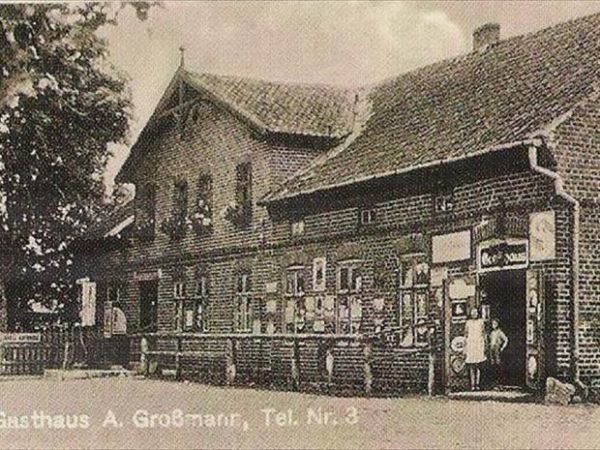 BUDYNEK OBOK SZKOŁY PODSTAWOWEJ - DO NIEDAWNA KAPLICA