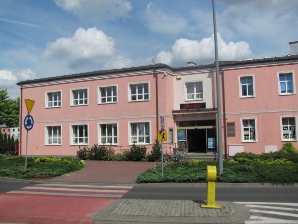 Kolejowa 12 - Centrum Kultury "RONDO" , lewa część dobudowana