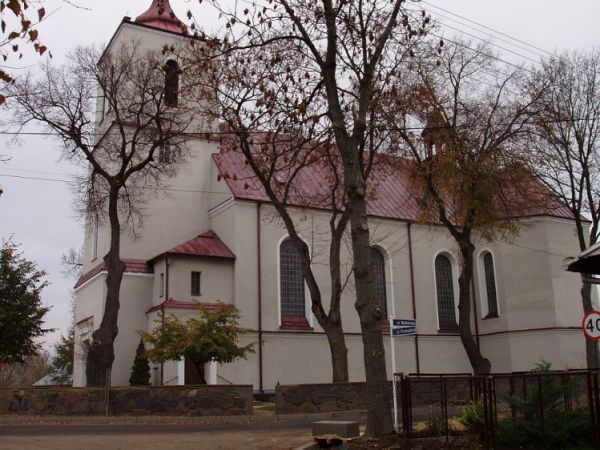 Nur - Kościół pw św. Jana Ap, zniszczony w 1944 roku, odbudowany w latach 1948-1956.
