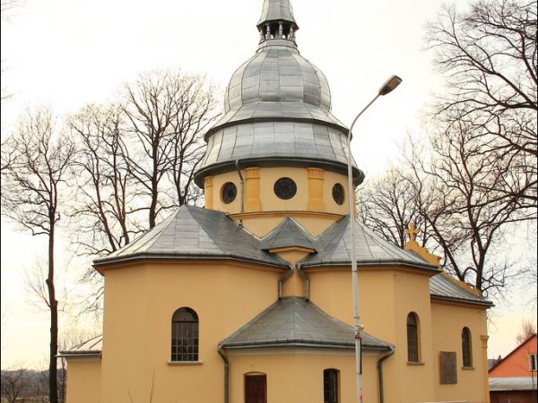 Cerkiew greckokatolicka p.w. Wniebowzięcia Matki Boskiej w Dubiecku . Została zbudowana w 1927, na miejscu wcześniejszej, drewnianej cerkwi z 1774 r. W latach 9