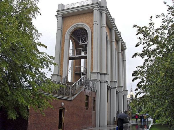 Dzwonnica w Sanktuarium