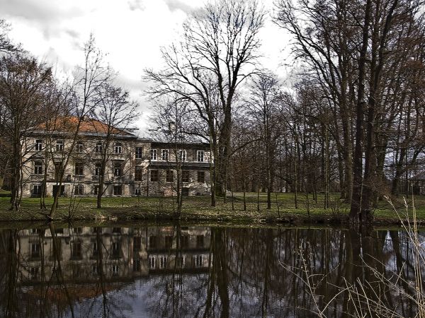 Rudnik nad Sanem
Dwór klasycystyczny