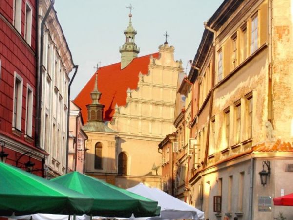 Ulica Zlota i klasztorny kosciol O. Domunikanow pw. sw. Stanislawa.
Za datę pierwszej fundacji kościoła klasztornego przyjmuje się rok 1253. Obecny kościół zos