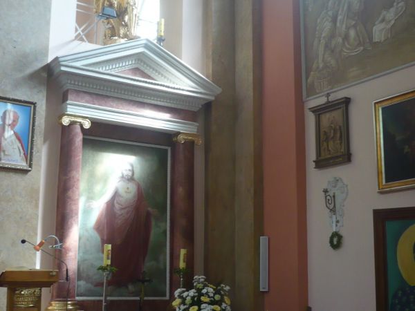 Ołtarz boczny po prawej stronie.