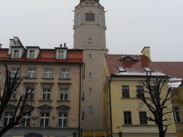 Odbudowana wieża ratuszowa