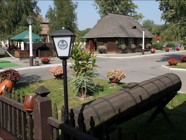 Skansen budownictwa ludowego.