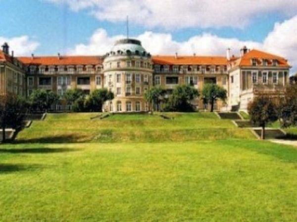 Dom widok od strony ogrodów