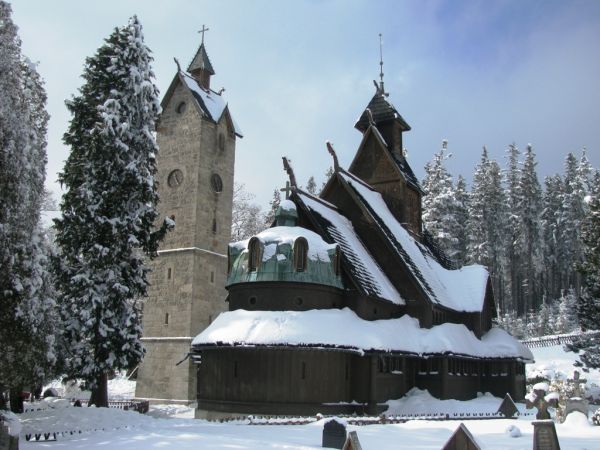 Świątynia Wang - widok od strony cmentarza.