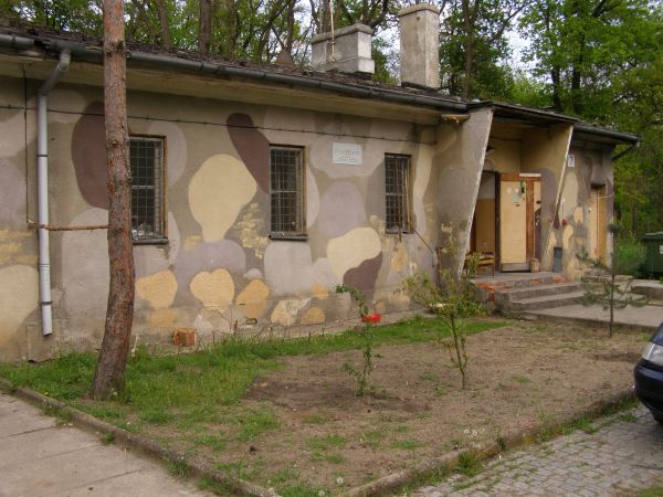 Byłe magazyny wojskowe nieistniejącej Brygady JW 5575 - Była wartownia  fot. 2