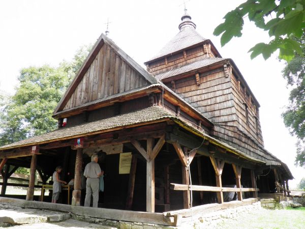 Cerkiew p.w. św. Paraskewy w Radrużu  ,  drewniana , wybudowana przez zawodowych cieśli w XVI wieku , przetrwała do naszych czasów w stanie bardzo dobrym.