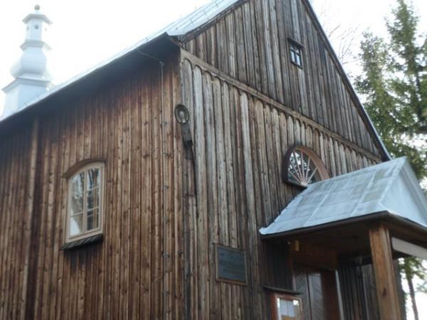 cerkiew grecko-katolicka pw. św. Michała Archanioła, parafialna, wzniesiona w 1844r., od 1973r. kościół parafialny pw. Matki Boskiej Różańcowej.