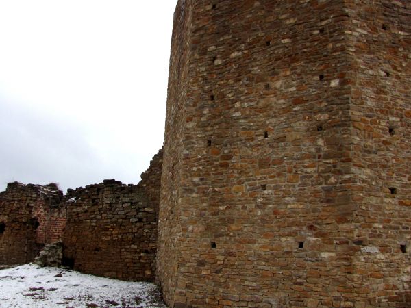 Miejscowy zamek do połowy XVII wieku był rezydencją kasztelanii inowłodzkiej.