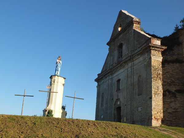 Ruiny klasztoru Karmelitów Bosych / i koniec Drogi Krzyżowej/