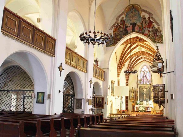 Z GOTYCKIEGO KOŚCIOŁA ZACHOWAŁO SIĘ PREZBITERIUM