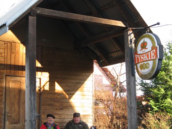 na przysiółku "Wiśnik" - po lewej droga prowadzi na cmentarz choleryczny "Pod Dębiną". W temacie takich cmentarzy zapraszam do galerii : Raczkowa, Długie, Bażan