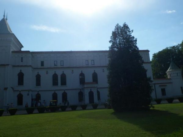 pałac - obecny - powstał w połowie XIXw. dla Mieczysława Reya, w prostej linii potomka sławnego poety Mikołaja.