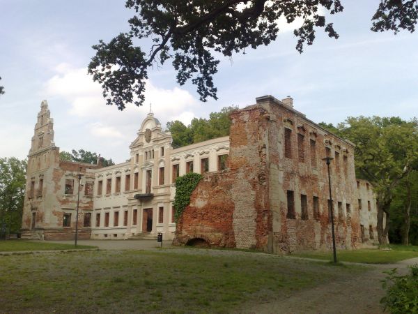 Zespół pałacowo-parkowy po rewitalizacji.