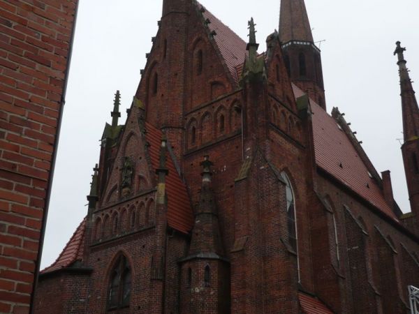 Kościół NMP Niepokalanie Poczętej w stylu neogotyckim wybudowano w latach 1859-1861.