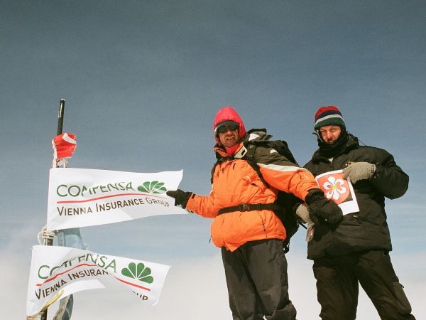 Herb Nowotańca na szczycie Ararat