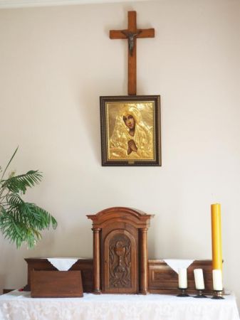 ołtarz w kaplicy pałacowej.