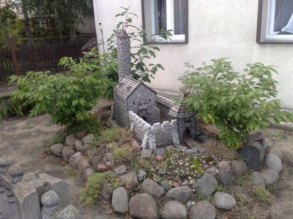 Ozdobny zameczek przy jednym z domów na ul. Śląskiej.