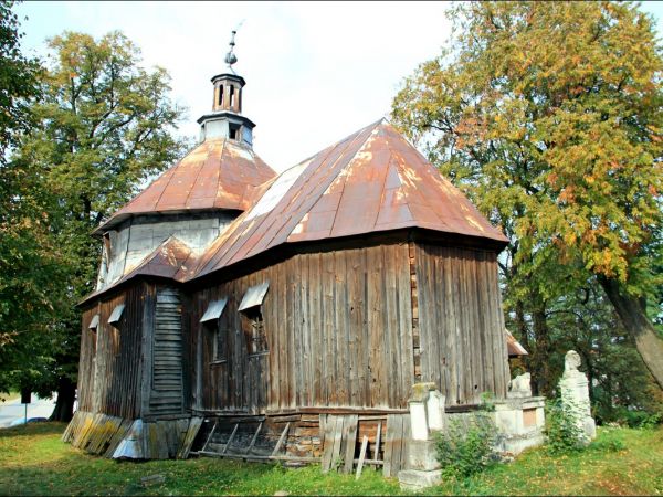 Cerkiew Pokrow Przeświętej Bogarodzicy w Miękiszu Starym. Zbudowana w latach 1803−1811. Wokół cerkwi groby rodziny Younga.