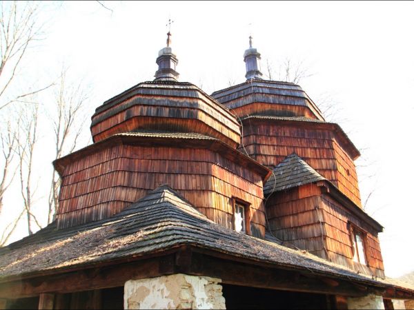 Drewniana cerkiew greckokatolicka pw. św. Dymitra w Piątkowej. Zbudowana przed 1732 rokiem. Świątynia w Piątkowej należy do nielicznych na terenie południowo-ws