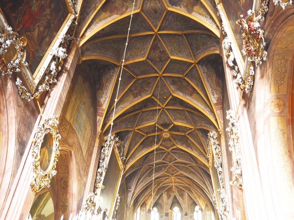 sklepienie Katedry Świdnickiej - w stronę prezbiterium.