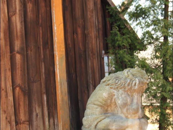 Drewniany, nieużytkowany kościół pw. św. Andrzeja Boboli w Krzeczowicach - (zbudowany ok. 1770 r.), dawna cerkiew parafialna pw. św. Mikołaja .