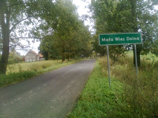 Mała Wieś Dolna. Wjazd od Zgorzelca.