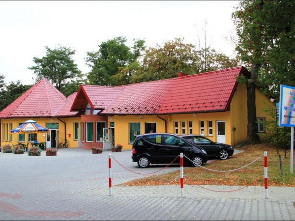 Klasztor Saletynów i Sanktuarium Matki Bożej z La Salette - Płaczącej  w Dębowcu  .  W kościele ukoronowana jest Matka Boża Saletyńska, która spełnia prośby lud