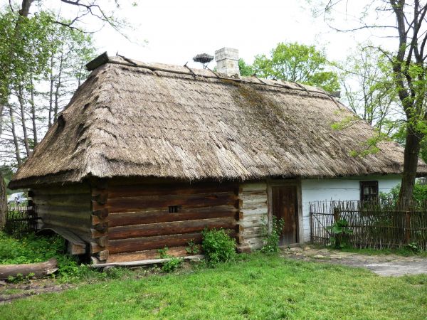 Stara , zabytkowa zagroda chłopska z XIX wieku , we wsi Guciów na Lubelszczyźnie. Obecnie muzeum wsi.