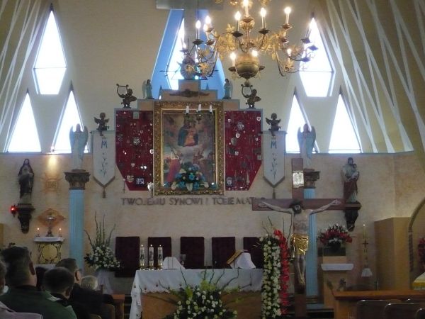 Ołtarz główny we wspomnianym kościele narodowym.