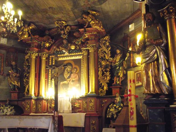 ołtarz główny z obrazem Matki Boskiej Średniowiejskiej - zapraszam do galerii do plansz / tablic z opisami - tam m.in. o nowożeńcach i chorych z uzdrowiska i ic