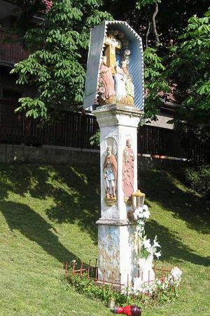 Kapliczka przy drodze